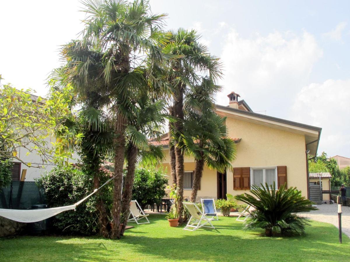 Apartment Emiliano By Interhome Marina di Massa Kültér fotó